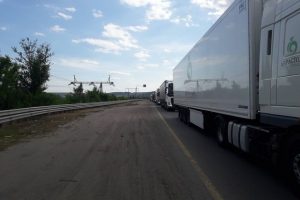 Большегрузы проигнорировали запрет на проезд через плотину Жигулевской ГЭС