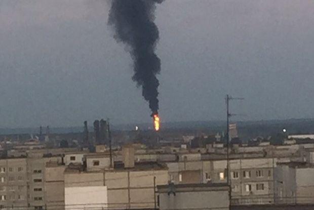 Жители Тольятти опять заметили черный дым над химическим предприятием