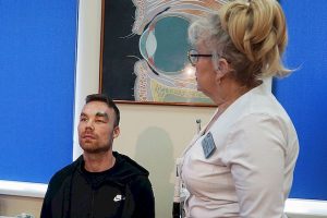 Самарские офтальмологи вернули глаз пациенту из Италии