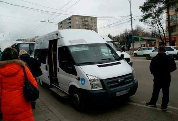 Пассажирских перевозчиков обяжут установить устройства для безналичного расчета