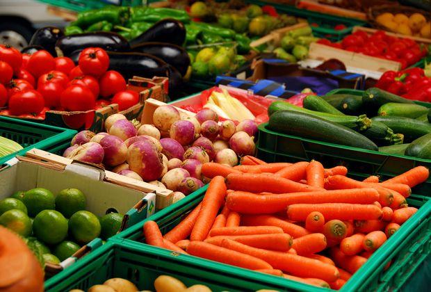 В овощах и фруктах нашли высокое содержание нитратов и яйца гельминтов