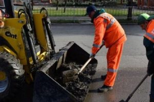 В Тольятти зачистят прибордюрную грязь
