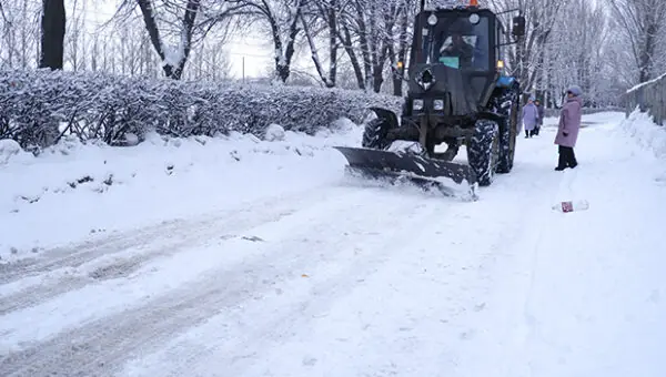 Ренц пожурил подрядчиков за плохую уборку снега