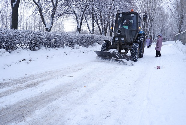 Ренц пожурил подрядчиков за плохую уборку снега